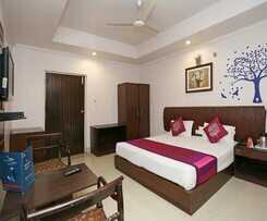 Hotel Oyo 3697 Rivieraa