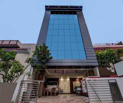 Hotel Oyo 18542 Petals Inn