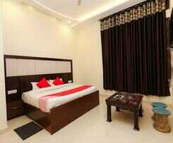 Hotel Oyo 26596 Ambika