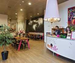 Hostelle - Female Only