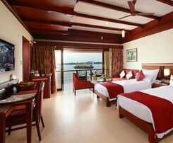 Hotel Sterling Lake Palace Alleppey