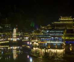  Fenghuang Tujia Ethnic Minority River View Hotel