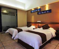 Hotel Azure Bay Resort