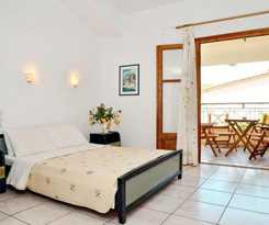  Sunset Studios & Apartments