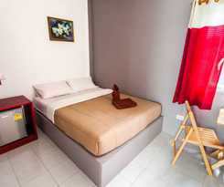 Hugs Guesthouse &