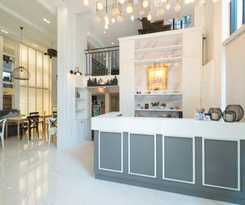 Hotel White Ivory Bed and Breakfast