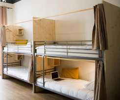 Hostel Georges and Café