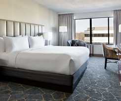 DoubleTree by Hilton Fairfield Hotel and Suites