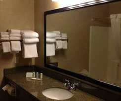 Comfort Suites Near Vancouver Mall