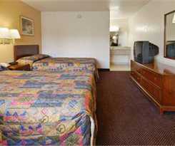 Hotel Belmont Inn and Suites