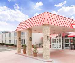 Hotel Ramada Plaza By Wyndham Chicago North Shore