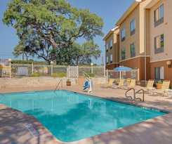Fairfield Inn and Suites By Marriott San Antonio Seaworld