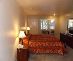 Vintage Lakeside Inn