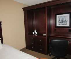 Hampton Inn Patriots Point