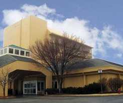 Orangewood Inn & Suites Kansas City Airport