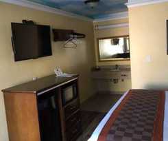 Hollywood Palms Inn and Suites