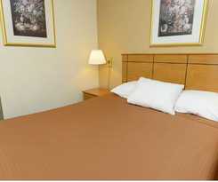 Hotel Americas Best Value Inn and Suites St. Cloud