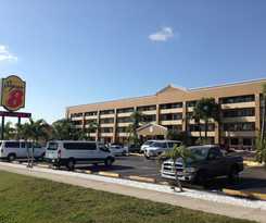 Hotel Super 8 By Wyndham Fort Myers