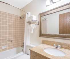 Hotel Baymont By Wyndham Dubuque