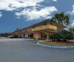 Super 6 Inn & Suites Pensacola