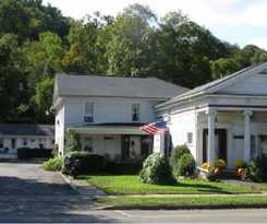 Motel Colonial Inn and Creamery