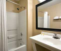 Hotel Days Inn & Suites by Wyndham Fort Bragg/Cross Creek Mall