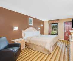 Hotel Columbus Inn and Suites