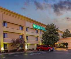  La Quinta Inn & Suites by Wyndham N Little Rock-McCain Mall