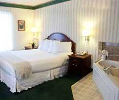 Hotel Emerald Dolphin Inn and Mini Golf