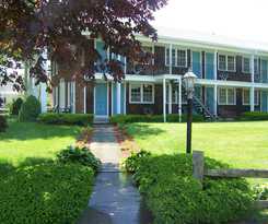 Motel Colonial Village And Cottages