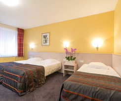 Hotel Leo Station, Villa Et Annexes