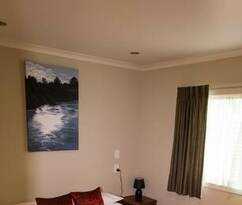 Hotel Albert Court Motor Lodge