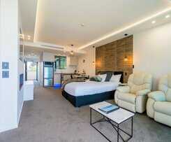 Motel Fiordland Lakeview And Apartments