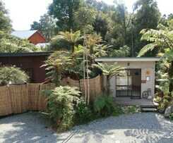 Hotel Te Nikau Retreat