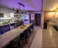 Hostel Across The Street Guesthouse -