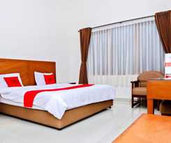 Hotel Residences by RedDoorz near Rumah Mode