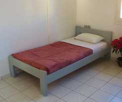 7 Days Studios and Apts