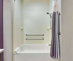 La Quinta Inn and Suites By Wyndham Lake Charles - Westlake