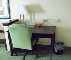 Days Inn & Suites By Wyndham Savannah North I-95