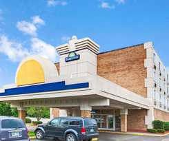 Days Inn by Wyndham Livonia Canton Detroit