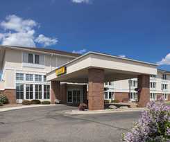 Hotel Super 8 By Wyndham Menomonie Wi