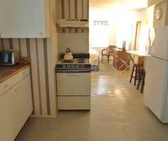 Hotel Sesuit Harbor House