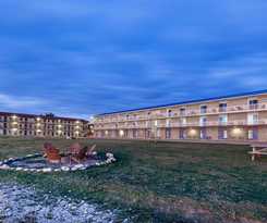 Hotel Days Inn and Suites by Wyndham St. Ignace Lakefront
