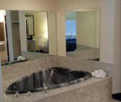 Hotel Breakers Resort and Beach Bar