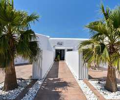  Queen Boutique Suites