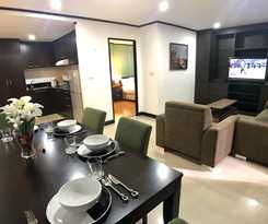 Twin Peaks Sukhumvit Suites