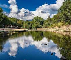 El Lago Caceres
