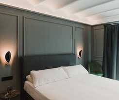 Reina 107 Beach Boutique