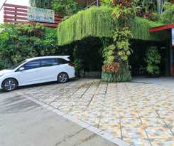 Hotel Labuana Homestay and Cafe Garden