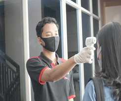 Casa de Huéspedes Reddoorz Premium Near Rs Pondok Indah